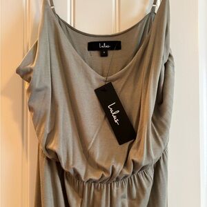 NWT lulus maxi dress size small. Color is an army green.